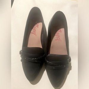 Black flats never worn 7.5